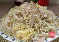 Illustration of how to make fried noodles with eggs 9