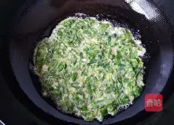  Illustration of how to make celery leaf egg pancake 2