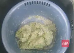 Sauerkraut Illustration of how to make steamed buns stuffed with meat and spinach juice 2