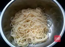 Illustration of how to make five-spice noodles 8