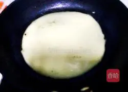 Illustration of how to make egg cake skin 7