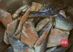 Illustration of how to make salmon and leek dumplings 1