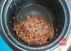 Illustration of making mushroom and meat dumplings 6