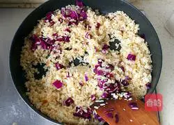 Illustration of how to make salted egg yolk fried rice 5