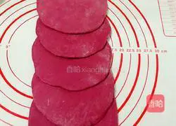 Illustration of how to make beetroot and rose steamed buns 5