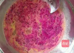 Illustration of how to make dragon fruit egg pancake 6