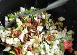 Illustration of how to make hand-pulled fried noodles 9