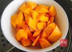 Illustration of how to make red date and pumpkin steamed buns 1