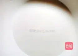 Illustration of making soda ash handmade flowering steamed buns 1