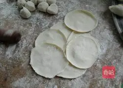 Illustration of how to make mutton and radish dumplings 7