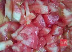 Illustration of how to make tomato, ham and egg fried noodles 4