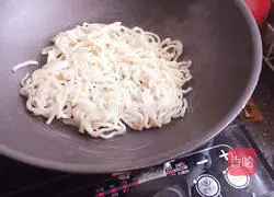 Illustration of how to make fried noodles with tomatoes and eggs 4