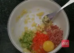 Illustration of how to make pan-fried potato pancakes 4