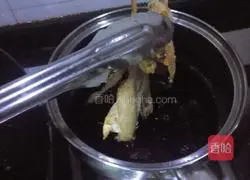 Crispy steamed buns Illustration of how to cook fish 6