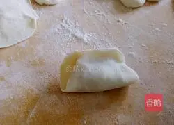 Illustration of how to make beef and radish dumplings 10