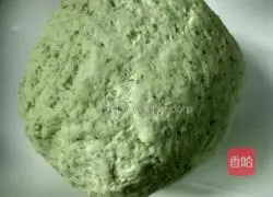 Illustration of how to make celery juice dough cake 3