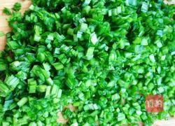 Illustration of how to make chive egg pancake 2