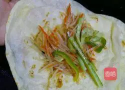 Illustration of how to make potato shredded burritos 12