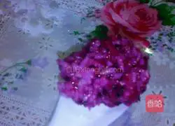 Illustration of how to make dragon fruit fried rice 5