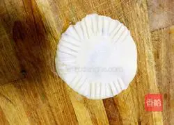 Illustration of how to make dough-filled egg pancakes 4