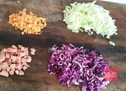 Illustration of how to make colorful vegetable fried rice 2