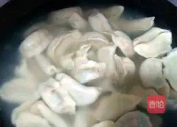 Illustration of how to make leek and meat dumplings 5