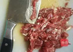 Illustration of how to make black mutton dumplings 4