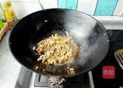 Illustration of how to make four fresh fried pancakes at home 4