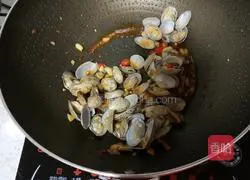 Illustration of how to make flower nail powder 10