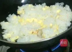 Illustration of how to make egg fried rice 6
