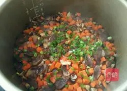 Illustration of how to make sausage braised rice 11