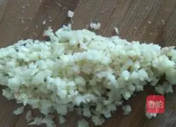 Illustration of how to make bean and pork dumpling stuffing 3