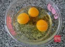 Illustration of how to make leek and egg dumpling fillings 3