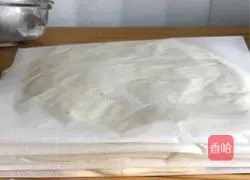 Hand-grabbing Illustration of how to make cakes 5