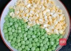 Illustration of how to make pineapple and seasonal vegetable fried rice 3