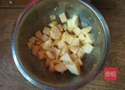 Illustration of how to make fried steamed buns with tomatoes 4