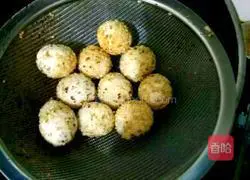 Illustration of how to make fried glutinous rice balls 5