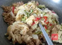 Illustration of Lao Ganma's fried rice with cabbage 7