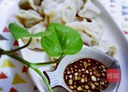 Fragrant Illustration of how to make celery and chicken leg dumplings 14