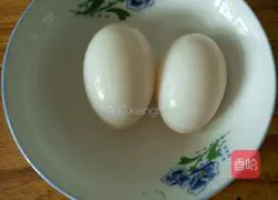 Illustration of how to make three fresh buns 7