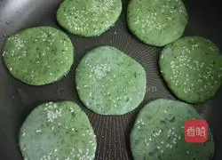 Illustration of how to make sweet potato leaf cake 12