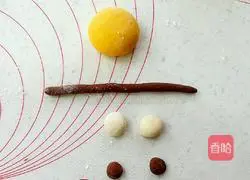 Minion Steamed Buns Recipe Illustration 12