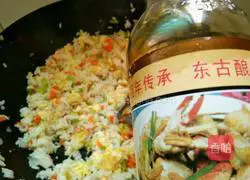 Illustration of how to make carrot, cabbage and egg fried rice 10