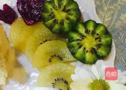 Illustration of making fruit sandwich 4