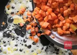 Illustration of how to make carrot fried rice 4