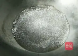 Illustration of how to make vegetarian Sanxian dumplings 9