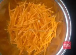 Illustration of how to make carrot and egg fried rice 2