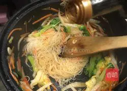 Illustration of how to make fried rice noodles 24