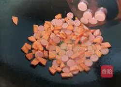 Illustration of how to make ham and egg fried rice 5