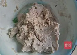 Illustration of making homemade two-color glutinous rice balls 3